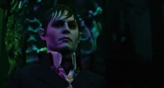 Barnabas Collins con las gafas, de su época, claro