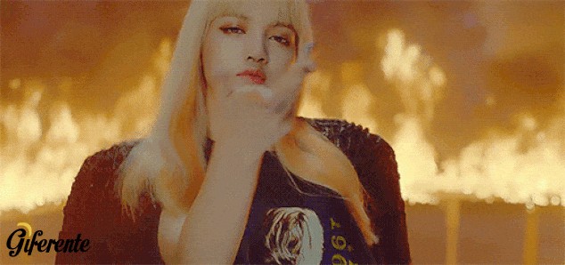 Lalisa en PLAYING WITH FIRE de Black Pink Lalisa en PLAYING WITH FIRE de Black Pink
