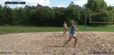 Chica jugando al voleibol