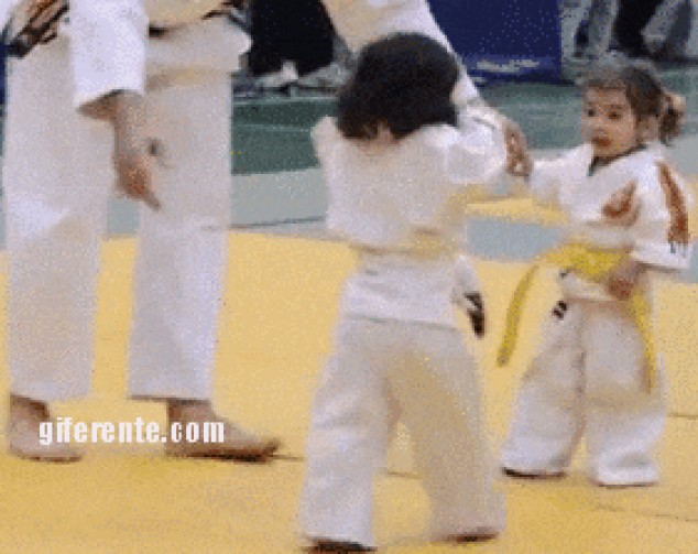 Lucha de Judo entre pequeñas